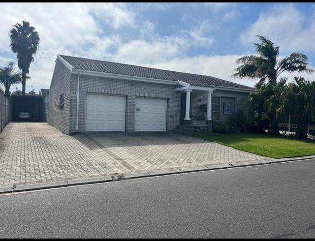 6 BEDROOM HOUSE FOR SALE IN PROTEA HEIGHTS